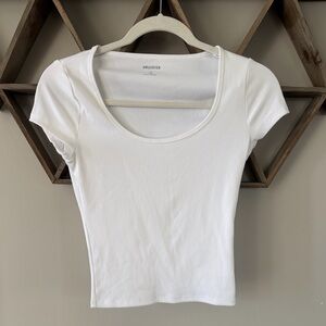 Hollister Women's White Ribbed Scoop neck top. Size small.